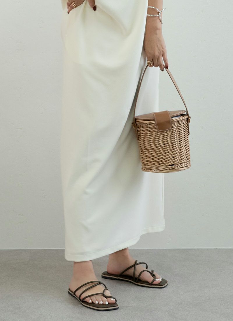 ナローストリングサンダル　モカ　revoam(レヴォーム)